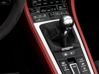 Porsche 718 Spyder I (982)، قابلة للتحويل — الكونسول الوسطي