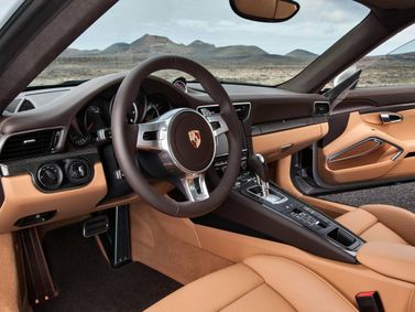 Porsche 911 سابعاً (991)، كوبيه — منطقة السائق