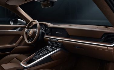 Porsche 911 VIII (992.1), Купе — передняя панель