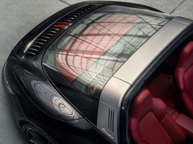 Porsche 911 VIII (992.1), Тарга Targa — вид сзади в три четверти