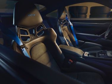 Porsche 911 GT3 992، كوبيه — المقاعد الأمامية
