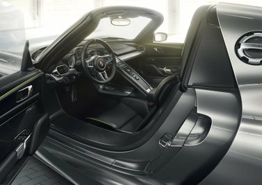 Porsche 918 Spyder, Родстер — место водителя