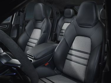 Porsche Cayenne ثالثاً، دفع رباعي 5 أبواب Coupé — المقاعد الأمامية