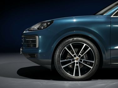 Porsche Cayenne III (E3.2) Рестайлинг, Внедорожник 5 дв. — вид спереди в три четверти