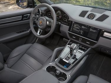 Porsche Cayenne ثالثاً، دفع رباعي 5 أبواب Coupé — منطقة السائق