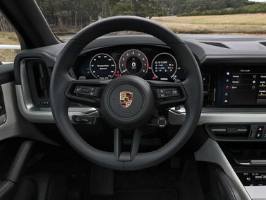 Porsche Cayenne III (E3.2) Рестайлинг, Внедорожник 5 дв. — место водителя