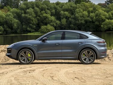Porsche Cayenne ثالثاً، دفع رباعي 5 أبواب Coupé — منظر من الجانب الأيسر