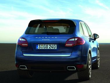 Porsche Cayenne II (958)، دفع رباعي 5 أبواب — منظر خلفي أيمن