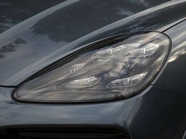 Porsche Cayenne ثالثاً، دفع رباعي 5 أبواب Coupé — المصباح الأمامي