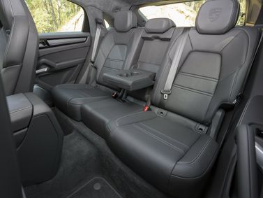 Porsche Cayenne ثالثاً، دفع رباعي 5 أبواب Coupé — المقاعد الخلفية