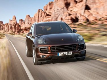 Porsche Cayenne II Рестайлинг (958), Внедорожник 5 дв. — вид спереди справа