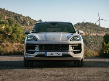 Porsche Cayenne ثالثاً فيس ليفت، دفع رباعي 5 أبواب Coupé — منظر أمامي