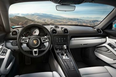 Porsche Cayman ثالثاً 718 (982)، كوبيه — لوحة القيادة