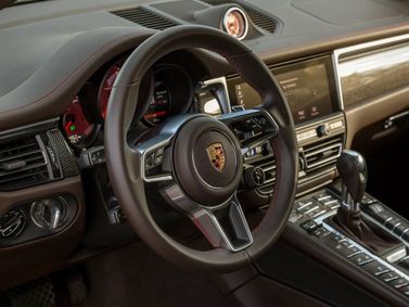 Porsche Macan I Рестайлинг, Внедорожник 5 дв. — место водителя