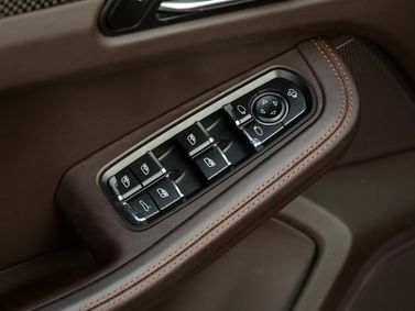 Porsche Macan I Рестайлинг, Внедорожник 5 дв. — деталь интерьера