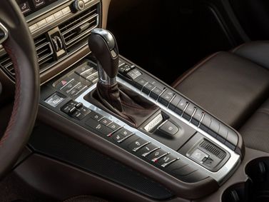 Porsche Macan I Рестайлинг, Внедорожник 5 дв. — центральная консоль