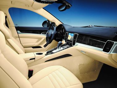 Porsche Panamera I، هاتشباك 5 أبواب — منظر عام للمقصورة