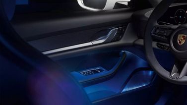 Porsche Taycan I، سيدان — تفصيل داخلي