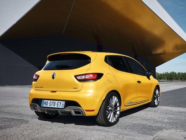 Renault Clio RS IV Рестайлинг, Хэтчбек 5 дв. — вид сзади справа