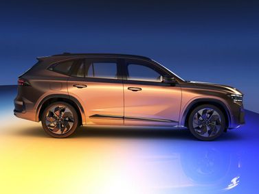 Renault Grand Koleos، دفع رباعي 5 أبواب — منظر من الجانب الأيسر