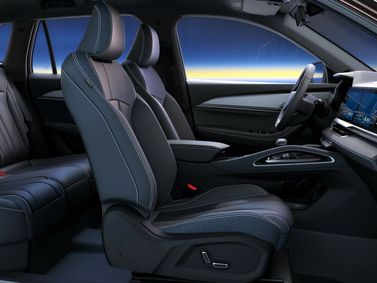 Renault Grand Koleos، دفع رباعي 5 أبواب — المقاعد الأمامية