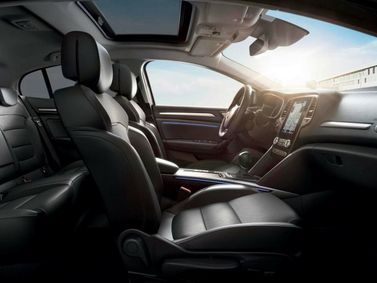 Renault Megane IV Рестайлинг, Седан — общий вид салона