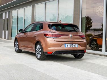 Renault Megane IV Рестайлинг, Хэтчбек 5 дв. — вид сзади справа