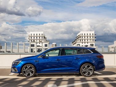 Renault Megane فيس ليفت IV، واجون 5 أبواب — منظر من الجانب الأيسر