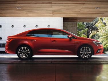 Renault Megane IV Рестайлинг, Седан — вид слева