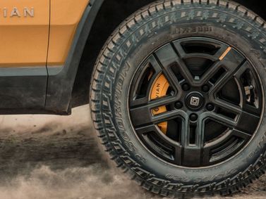 Rivian R1S، دفع رباعي 5 أبواب — جنط العجلة
