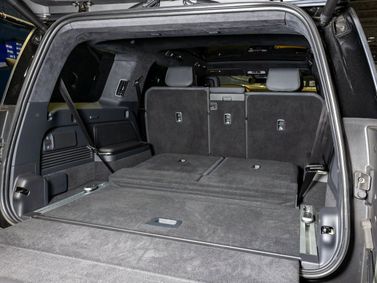 Rivian R1S، دفع رباعي 5 أبواب — حجرة الأمتعة