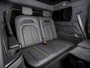 Rivian R1S، دفع رباعي 5 أبواب — المقاعد الخلفية