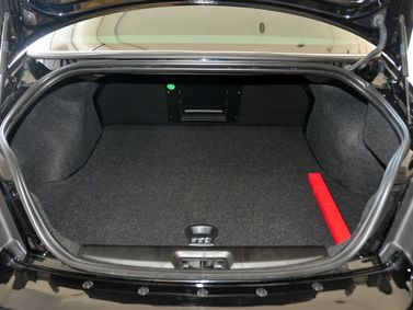 Roewe 750, Sedan — luggage compartment