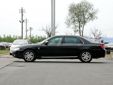 Roewe 750, Sedan — left side view