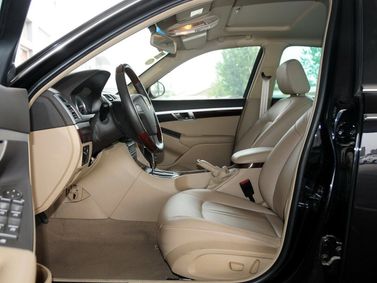 Roewe 750, Sedan — driver's area