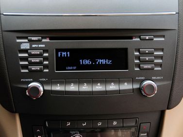 Roewe 750, Sedan — center console