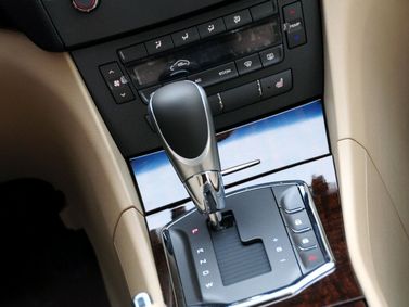Roewe 750, Sedan — gear selector