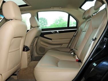 Roewe 750, Sedan — rear seats