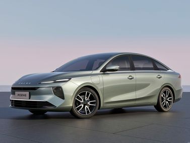 Roewe D6, Седан — вид спереди в три четверти