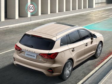 Roewe i5 I Рестайлинг, Универсал 5 дв. Ei5 — вид сзади в три четверти