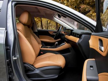 Roewe i5 I Рестайлинг 2, Седан — передние сиденья