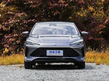 Roewe i5 I Рестайлинг 2, Седан — вид спереди