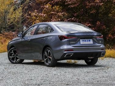 Roewe i5 I Рестайлинг 2, Седан — вид сзади в три четверти