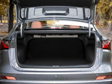 Roewe i5 I Рестайлинг 2, Седан — багажное отделение