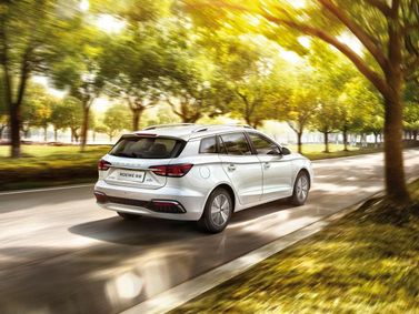 Roewe i5 I, Универсал 5 дв. Ei5 — вид сзади в три четверти