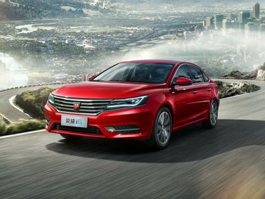 Roewe i6, Sedan — front three-quarter view