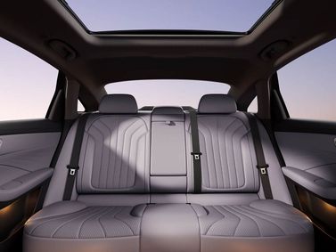 Roewe M7, Седан — задние сиденья