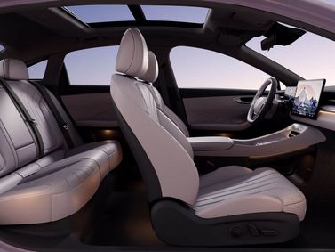 Roewe M7, Седан — общий вид салона