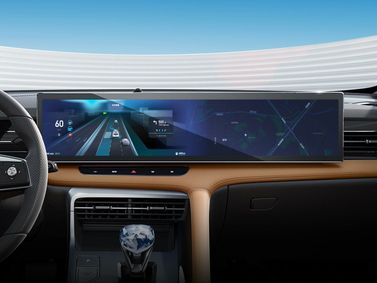 Roewe RX5 ثانياً، دفع رباعي 5 أبواب — شاشة نظام المعلومات والترفيه