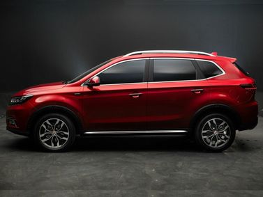 Roewe RX5 I، دفع رباعي 5 أبواب — منظر من الجانب الأيسر